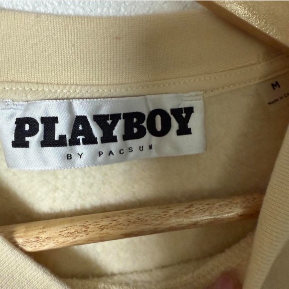 Playboy by PacSun Unisex Sweatshirt Medium Retro "Pleasure Seeker Retreats" Crew - Picture 2 of 3